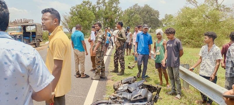 बस व मोटरसाइकिल की जोरदार टक्कर में दो चचेरे भाइयों की दर्दनाक मौत 