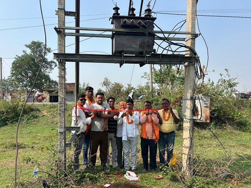 विधायक रोशन लाल चौधरी के सौजन्य से राजाबागी में ट्रांसफार्मर का उद्घाटन, ग्रामीणों में खुशी