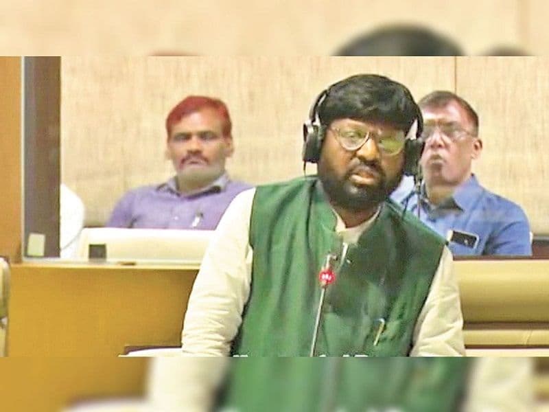 गुमला के 1331 स्कूलों में सुविधाओं का भारी अभाव: 30 विद्यालयों में छात्राओं के लिए शौचालय तक नहीं, सदन में गरजे विधायक भूषण तिर्की