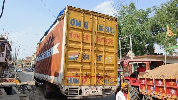 रात को बीड़ी पत्ता लदे कन्टेनर से डीजल की चोरी