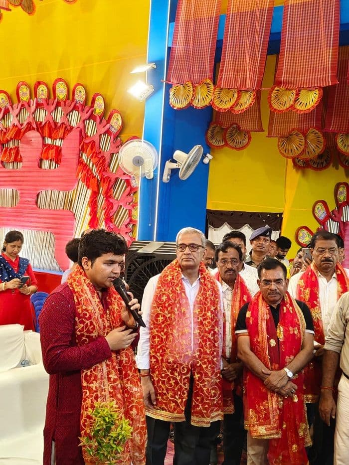 मां देवी दुर्गा का पट खुलते ही उमड़ पड़े दर्जनों श्रद्धालु, उपायुक्त ने किया शुभारंभ 
