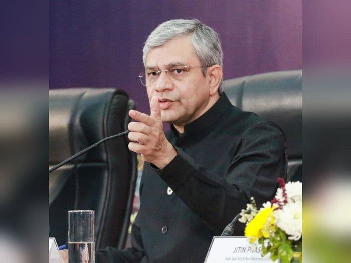 रेल सुरक्षा में बड़ा सुधार: फ्रैक्चर और वेल्ड फेल्योर में 90 प्रतिशत से अधिक कमी