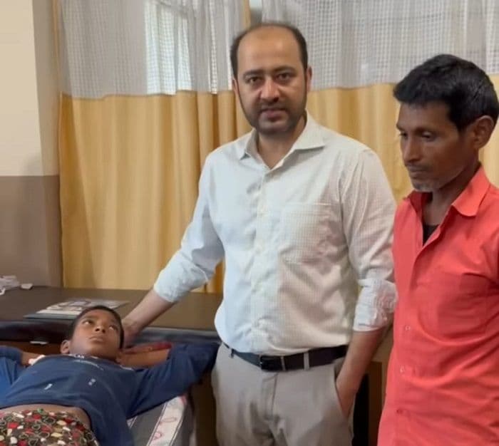 हड्डी रोग विशेषज्ञ डा. प्रवीण सिद्धार्थ ने किया कमाल, 13 साल के बच्चे का दो हिस्से में कटे पैर को जोड़ा