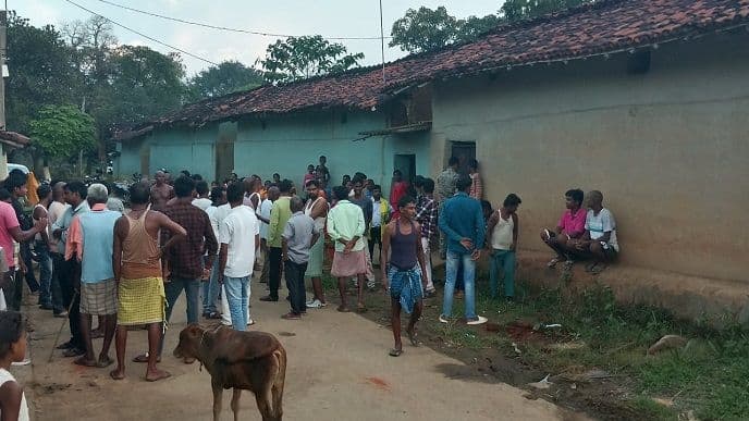 पति की हत्या कर पत्नी ने घर अंदर दफनाया शव