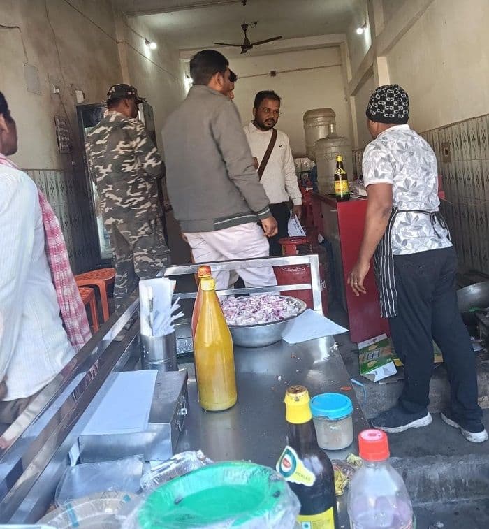 नगर पंचायत लातेहार में सिंगल यूज़ प्लास्टिक के विरुद्ध जांच अभियान, 3 किलो प्लास्टिक जब्त