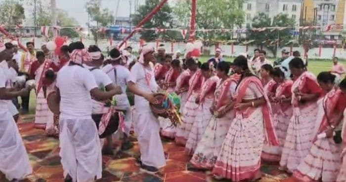 धनबाद पुलिस लाइन में हर्षोल्लास के साथ मनाया गया सरहुल पर्व