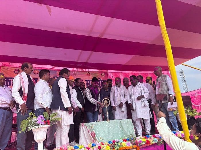 ग्राम दैहर में होली मिलन का भव्य आयोजन, कलाकारों ने बांधा समां