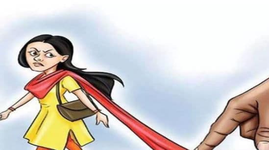 इंटर की परीक्षा देने जा रही छात्रा से मनचलों ने की छेड़खानी, फोटो वायरल