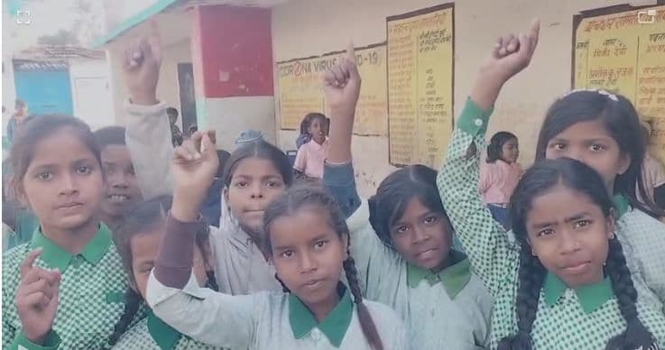 छात्रवृत्ति फॉर्म भरने के नाम पर प्रधानाध्यापक ने विद्यार्थियों से वसूले 50-50 रुपए, चार दिन से मध्यान भोजन भी बंद