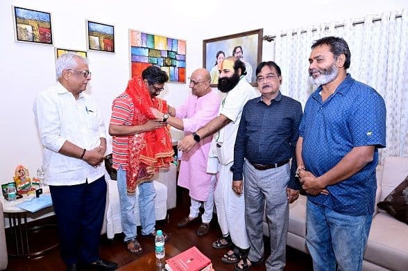 मुख्यमंत्री हेमन्त सोरेन से श्रीराम जानकी तपोवन मंदिर नवनिर्माण समिति, रांची के सदस्यों ने की भेंट, मंदिर के चल रहे  नवनिर्माण कार्य से कराया अवगत 