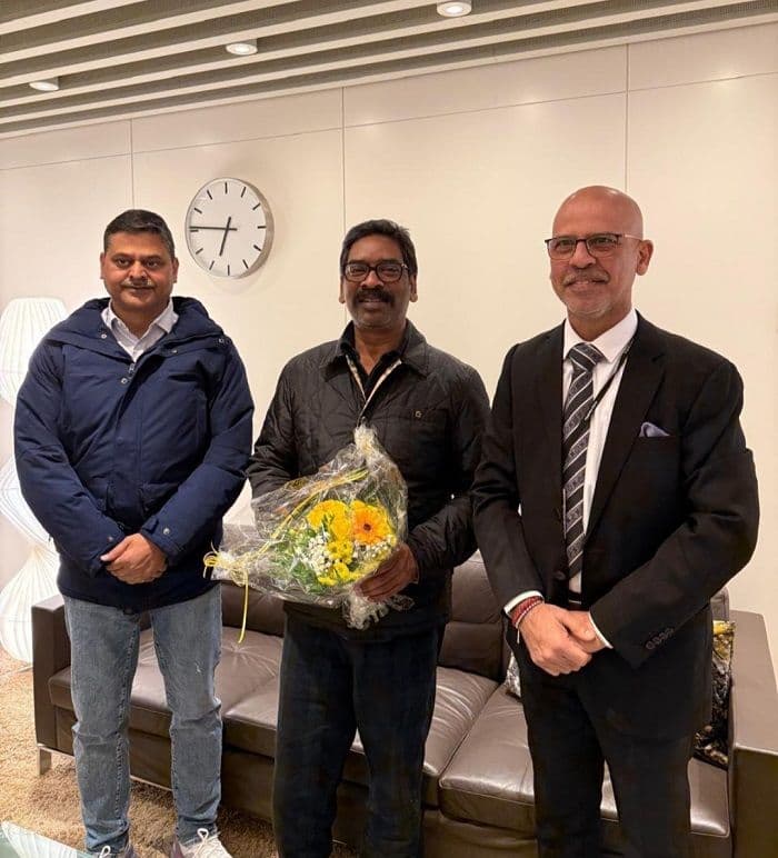 मुख्यमंत्री हेमंत सोरेन पहुंचे ज्यूरिख, विश्व आर्थिक फोरम में लेंगे हिस्सा