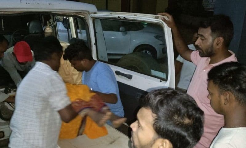 गिरिडीह में बारातियों से भरी गाड़ी जयनगर नदी में गिरी, एक दर्जन लोग घायल