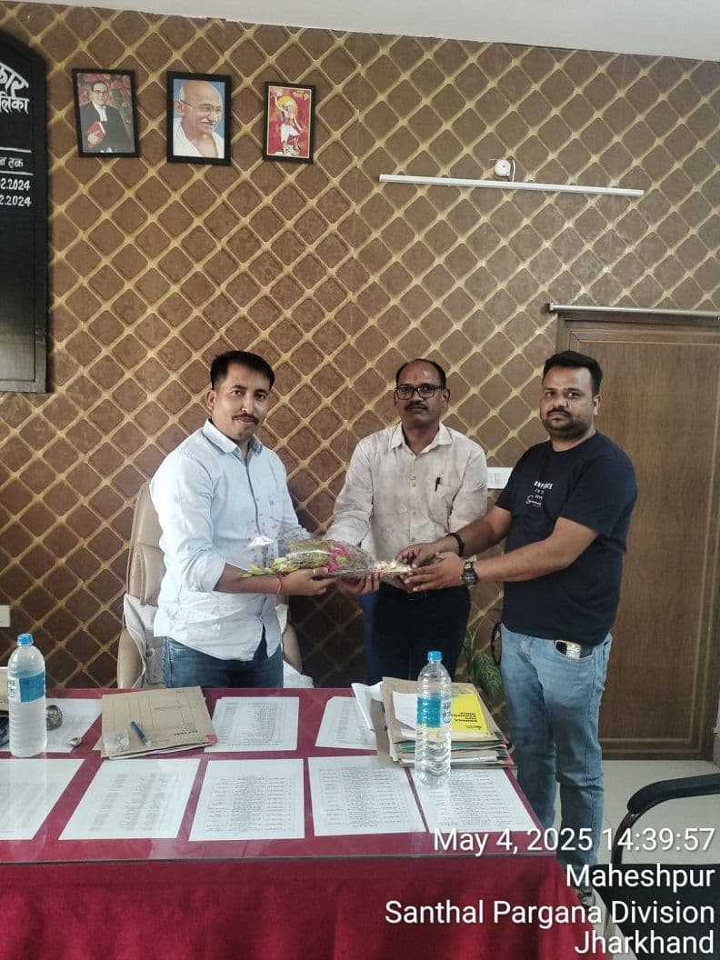 ट्रक ऑनर एसोसिएशन ने  महेशपुर थाना प्रभारी को किया सम्मानित