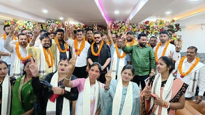 सम्मान समारोह के बहाने डिप्टी मेयर प्रत्याशी मनोज सिंह ने दिखाई अपनी ताकत, 34 पार्षदों ने दिया साथ 