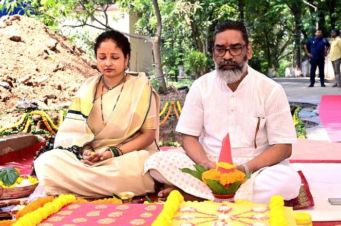 रांची में अत्याधुनिक सुविधाओं वाले नए सीएम आवास का काम शुरू, हेमंत सोरेन और कल्पना सोरेन ने रखी आधारशिला
