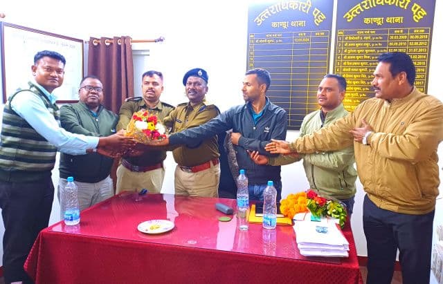 सरायकेला : जिला पुलिस एसोसिएशन और पुलिस मेंस एसोसिएशन के पदाधिकारियों ने नव पदस्थापित थाना प्रभारियों को दी बधाई