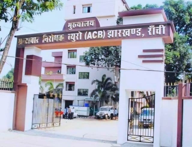 भ्रष्टाचार निरोधक ब्यूरो (ACB) ने नामकुम अंचल के राजस्व कर्मचारी के आवास पर मारा छापा