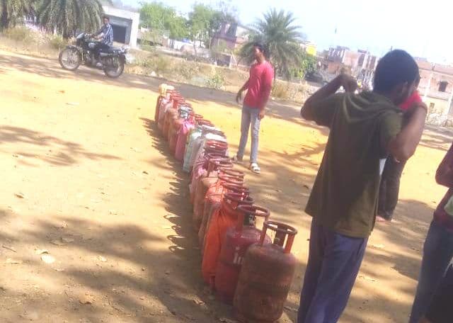 होली पर LPG की किल्लत से उपभोक्ता परेशान, एजेंसी की लापरवाही पर भड़के राजद प्रवक्ता