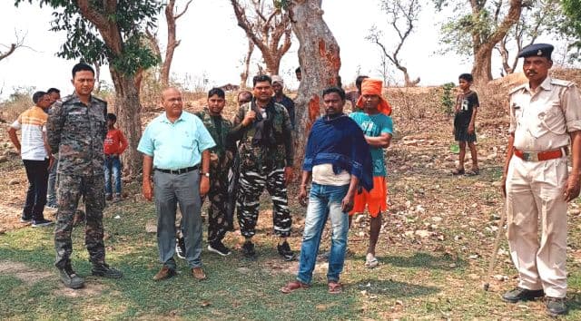 छेचानी बालू घाट पर सीओ ने मारा छापा, अवैध खनन पर सख्त कार्रवाई की चेतावनी