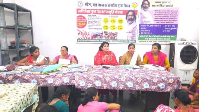सीडीपीओ दुर्गेश नंदिनी की अध्यक्षता में पोषण ट्रैकर रिपोर्टिंग को लेकर सेविका-सहायिकाओं की कार्य समीक्षा बैठक सम्पन्न