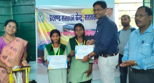 सरायकेला में आयोजित हुई प्रखंड स्तरीय टैलेंट प्रतियोगिता, खेल के जरिए छात्रों का हुआ क्षमता विकास
