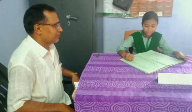 स्कूली नेतृत्व विकास कार्यक्रम के तहत शिवानी बनीं एक दिन की प्रधानाध्यापिका, शिक्षा को बताया समाज सुधार का मुख्य साधन