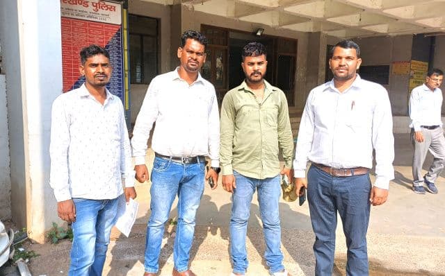 झारखंड लोकतांत्रिक क्रांतिकारी मोर्चा ने विस्थापितों के हक में डीसी को सौंपा मांग-पत्र