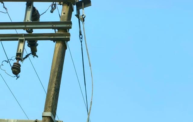 सरायकेला में बड़ा हादसा, 11,000 वोल्ट की तार की चपेट में आए तीन युवक, हालत गंभीर