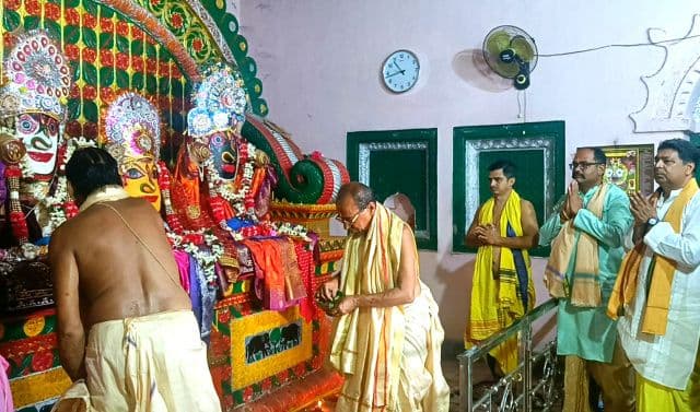 सरायकेला के प्राचीन श्री जगन्नाथ मंदिर में देव स्नान पूर्णिमा के अवसर पर भगवान का शाही स्नान संपन्न