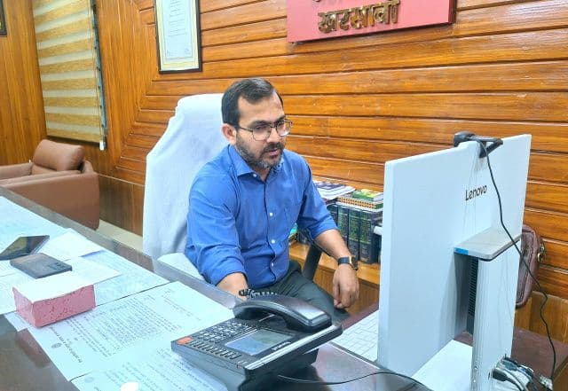 झारखंड स्टेट लाइवलीहुड प्रमोशन सोसाइटी योजनाओं की समीक्षा बैठक, उपायुक्त ने जताया असंतोष