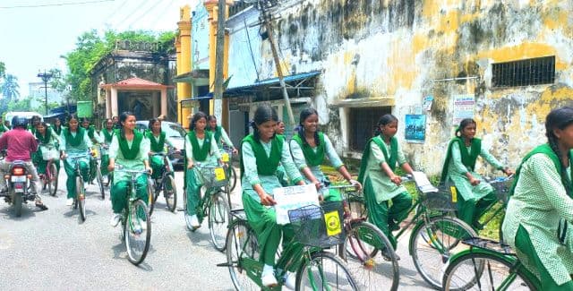 सरायकेला में छात्राओं ने निकाली जागरूकता रैली, तंबाकू व मादक पदार्थों के खिलाफ किया जागरूक