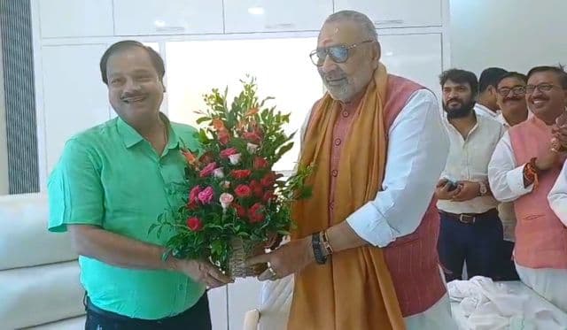 केंद्रीय मंत्री गिरिराज सिंह का आदित्यपुर दौरा, राजनीति से लेकर विकास तक कई मुद्दों पर दिए तीखे बयान, तेजस्वी को बताया सुपर गब्बर, हेमंत सरकार पर लगाया बांग्लादेशी घुसपैठ बढ़ाने का आरोप