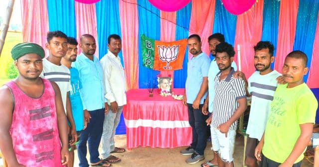 डॉ. श्यामा प्रसाद मुखर्जी की पुण्यतिथि पर भाजपा कार्यकर्ताओं ने दी श्रद्धांजलि