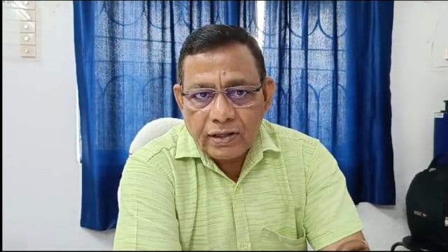 पद से हटाए गए सिविल सर्जन डॉ. अजय कुमार, जमशेदपुर में एसीएमओ के रूप में स्थानांतरित