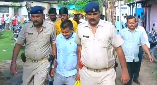 गिरीडीह के गावां प्रखंड में एसीबी की बड़ी कार्रवाई, राजस्व कर्मचारी रिश्वत लेते रंगे हाथ गिरफ्तार