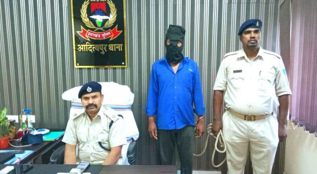 बोतल बम हमले के मुख्य आरोपी करण बेदिया गिरफ्तार, न्यायिक हिरासत में भेजा गया