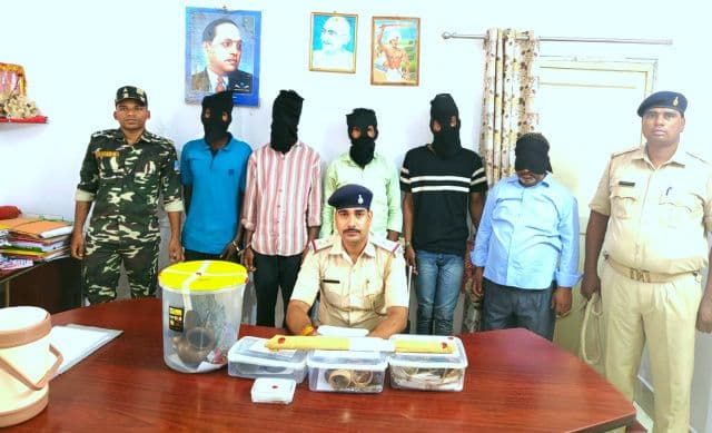 आदित्यपुर में घर में सेंधमारी का खुलासा, चोरी के सामान के साथ 5 आरोपी गिरफ्तार
