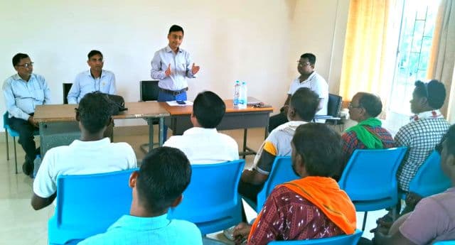 गम्हरिया प्रखंड में बहुफसली खेती को लेकर किसानों के साथ बैठक, बीडीओ ने योजनाओं की दी जानकारी