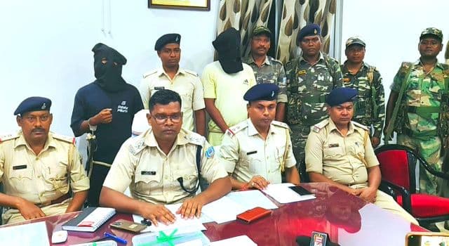 हथियार के साथ दो अपराधी गिरफ्तार, फायरिंग कर फैला रहे थे दहशत