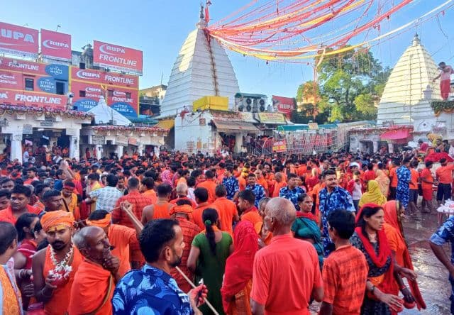 श्रावणी मेले में उमड़ा श्रद्धालुओं का सैलाब, बाबा बैद्यनाथ धाम में अब तक 40 लाख से अधिक भक्तों ने किया जलार्पण