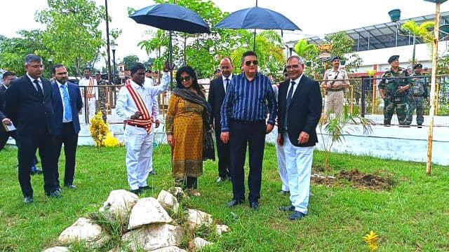 मुख्य न्यायाधीश तरलोक सिंह चौहान पहुंचे सरायकेला न्यायालय परिसर, किया निरीक्षण