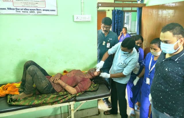 दुमका में अज्ञात हमलावरों ने युवती पर किया जानलेवा हमला, खून से लथपथ अवस्था में दूसरे गांव में मिली