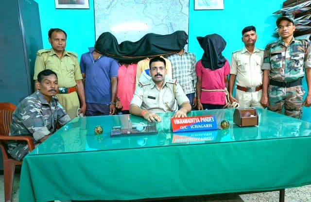 ईचागढ़ में हत्या कांड का खुलासा, पांच आरोपी गिरफ्तार