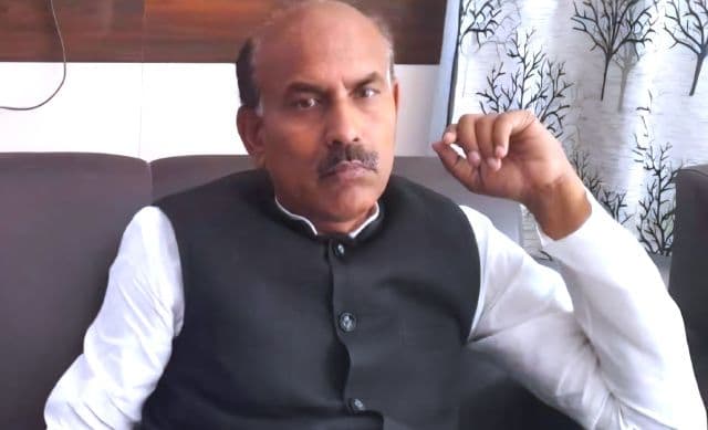 पूर्व मंत्री पर बॉडीगार्ड संग मारपीट और जातिसूचक शब्दों के इस्तेमाल का आरोप