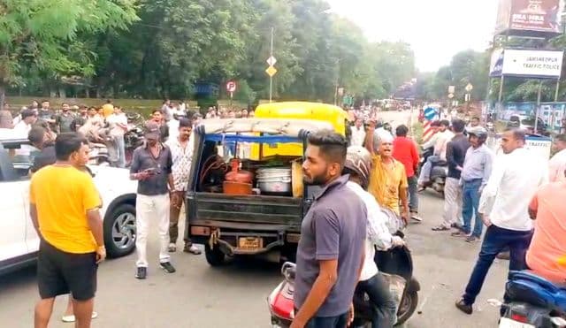 ईद मिलादुन्नबी जुलूस में दर्दनाक हादसा, कार की चपेट में आकर भिखारी की मौत