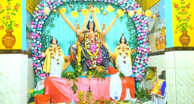 सरायकेला में श्रद्धा और आस्था के साथ विश्वकर्मा पूजा का आयोजन