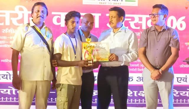 कोलाबीरा के देव कुमार पारित ने राज्य स्तरीय कला उत्सव में मारी बाजी, राष्ट्रीय स्तर के लिए हुए चयनित