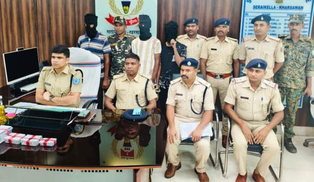 सरायकेला पुलिस की बड़ी सफलता, पश्चिम बंगाल व छत्तीसगढ़ के ब्राउन शुगर तस्कर समेत तीन गिरफ्तार