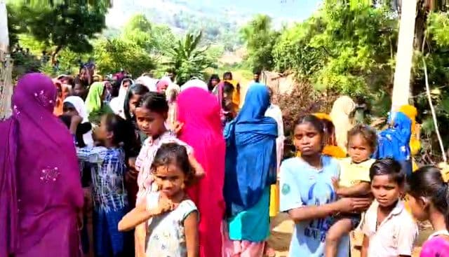 65 वर्षीय दादी की गला रेतकर हत्या, चार साल की पोती के पास मिला शव, गोराडीह गांव में पसरा मातम