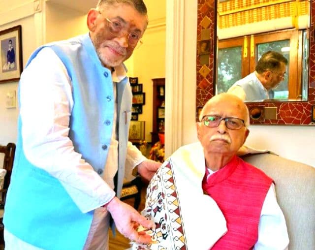 राज्यपाल संतोष कुमार गंगवार ने पूर्व उप प्रधानमंत्री लालकृष्ण आडवाणी को दी जन्मदिन की बधाई